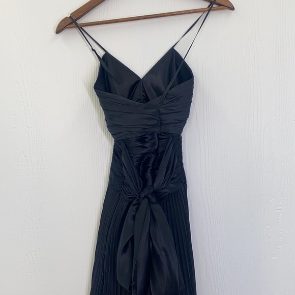 BCBG Maxazria - Beautiful Black Silk Pleated Cocktail Midi  Dress Size 6 - Picture 8 of 11